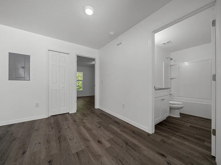 1537 NE 14th St — Photo 13