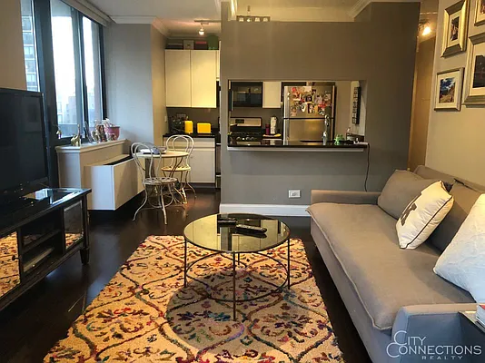 Rented by City Connections Realty | media 4