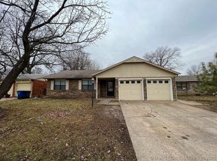 1814 S 119th Pl E, Tulsa, OK 74128