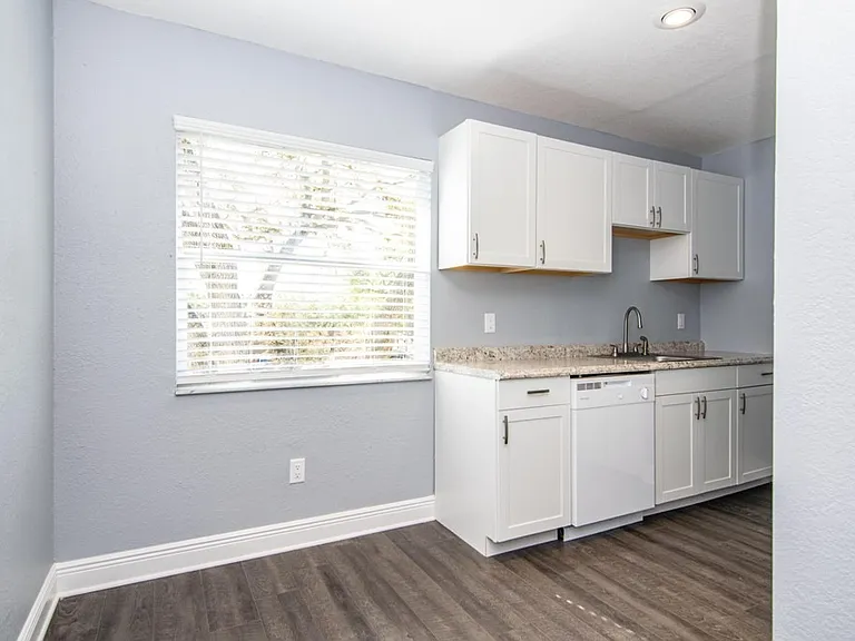 107 Karde Ln #F — Photo 5