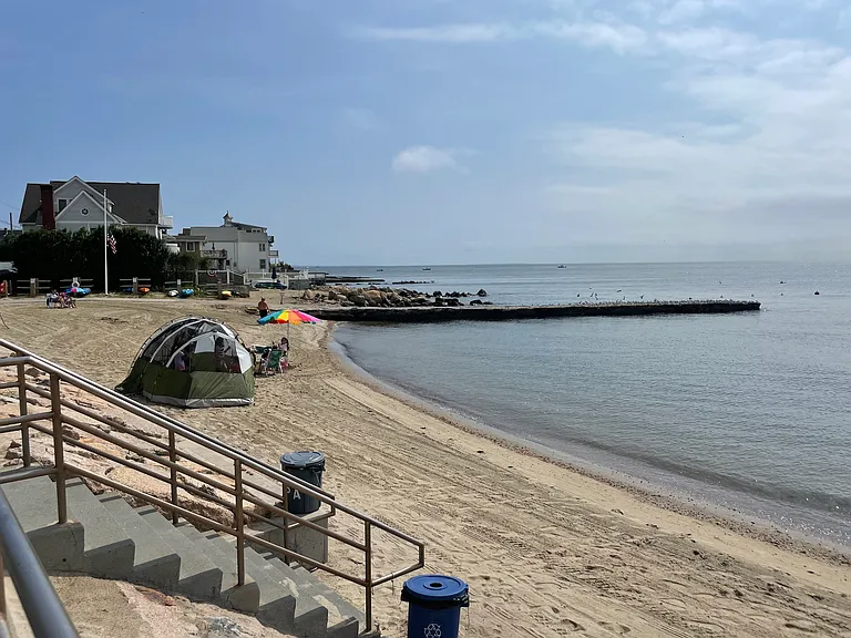 21 Town Beach Rd — Photo 19