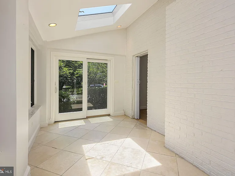 4505 Alton Pl NW — Photo 17