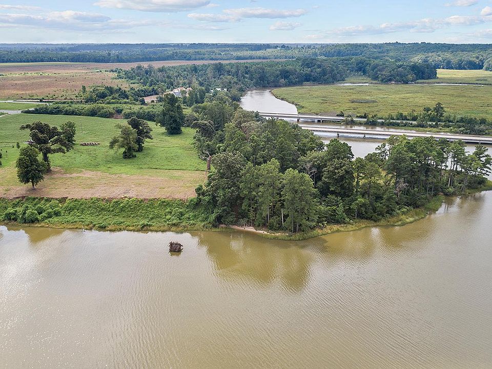 2nd image of 4 Benton Point Rd