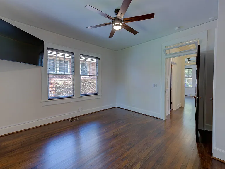 2405 Sumter St — Photo 29