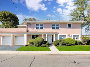 60 Conklin St, Farmingdale, NY 11735
