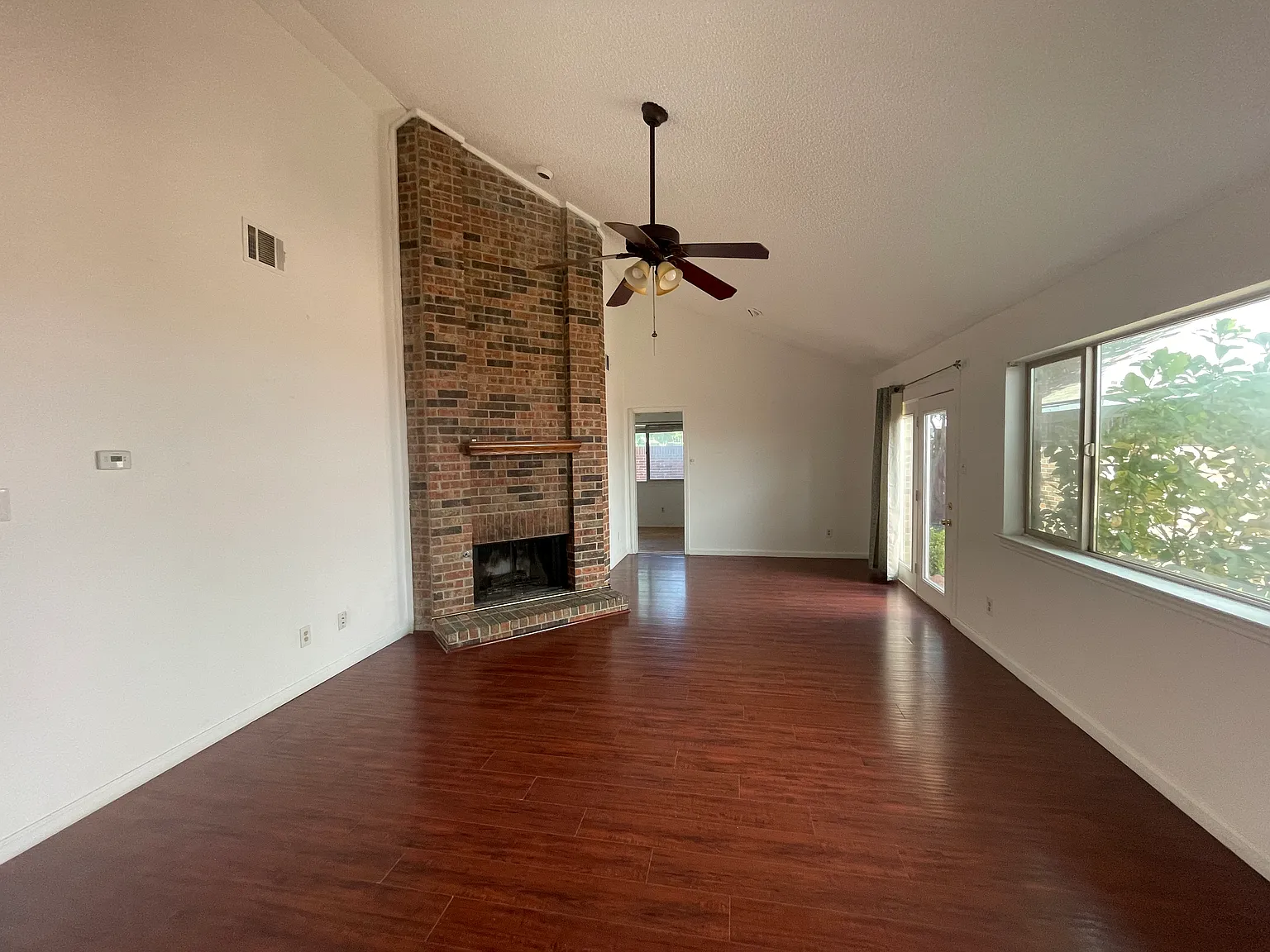 2 bed, 1105 sqft, $1,650 — Photo 3