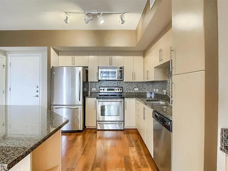 54 Rainey St #1109 — Photo 7