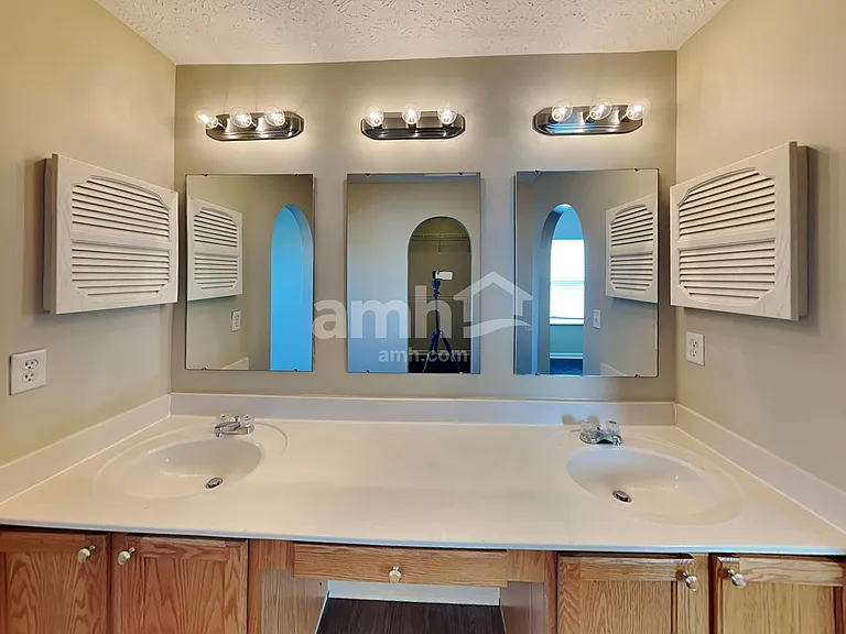 275 Monarch Dr — Photo 13
