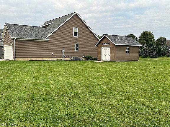 3rd image of 15331 Knox Cir