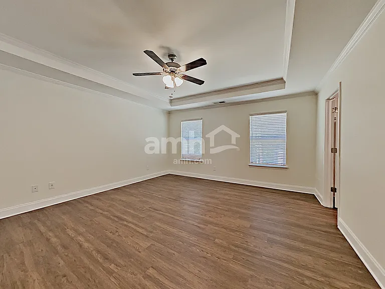 124 Lindridge Dr — Photo 10