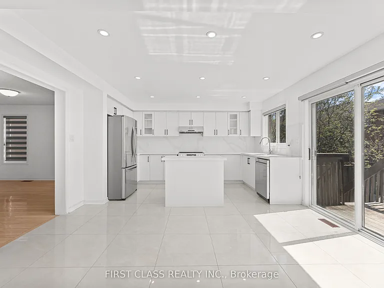5554 Churchill Meadows Blvd #MAIN — Photo 7