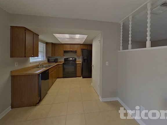 5th image of 1484 Bloomingdale Rd
