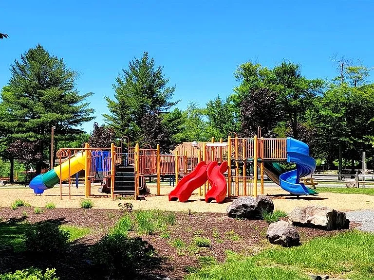 1140 Country Place Dr — Photo 35