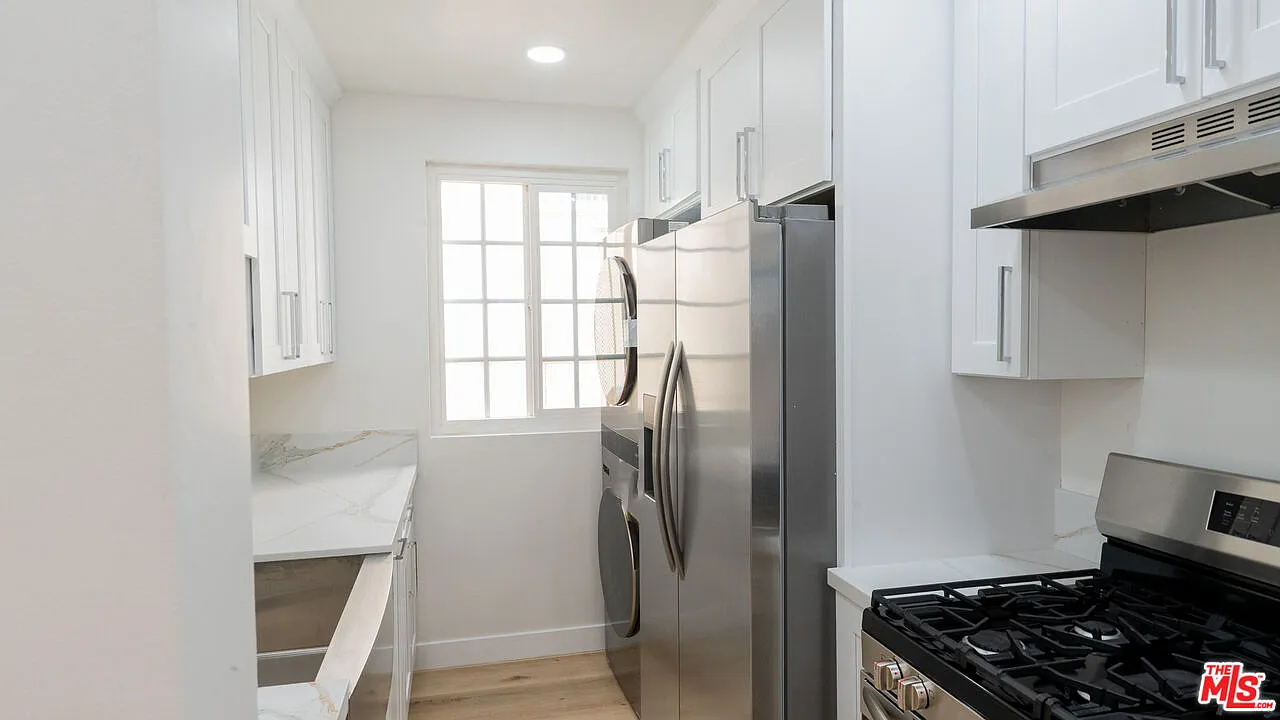 2 bed, 2.0 bath, 900 sqft, $3,495 — Photo 4