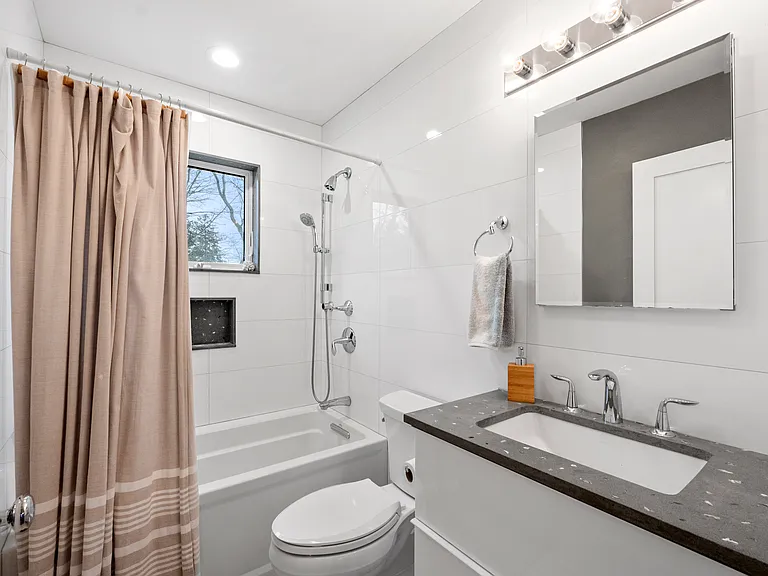 89 Accabonac Rd — Photo 10