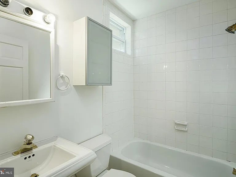 632 Pine St #2 — Photo 6