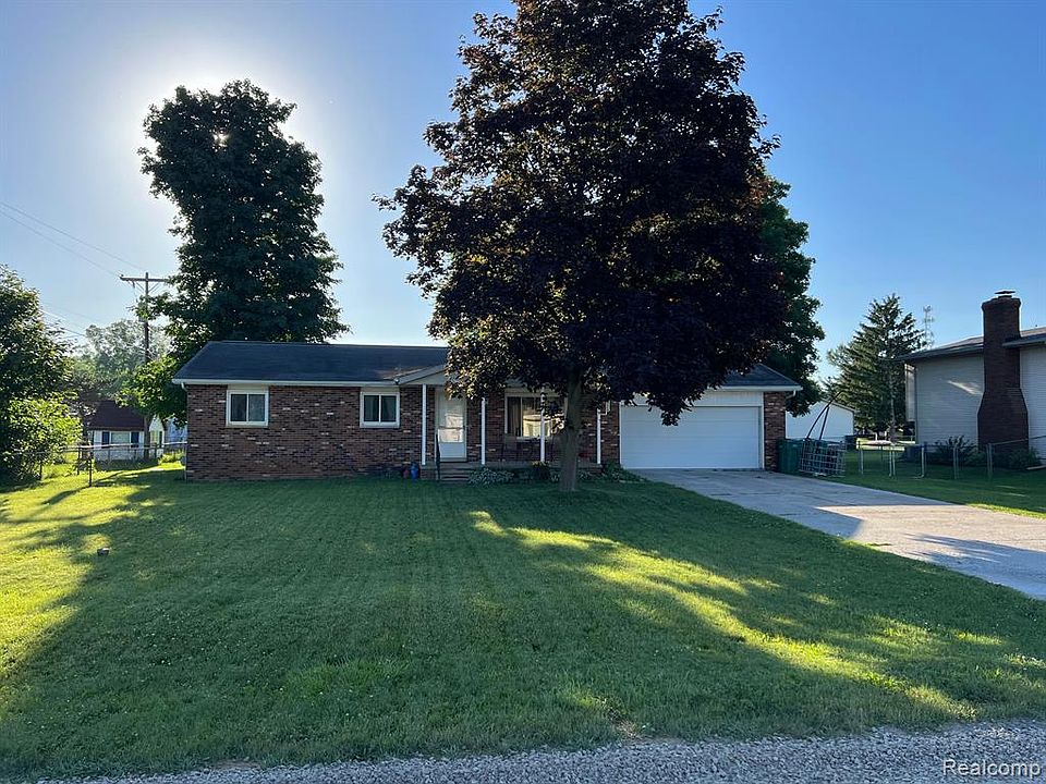 9019 Bernice Dr, Pinckney, MI 48169 Zillow
