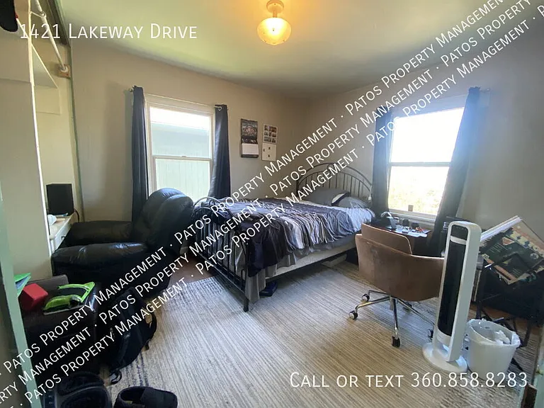 1421 Lakeway Dr — Photo 9