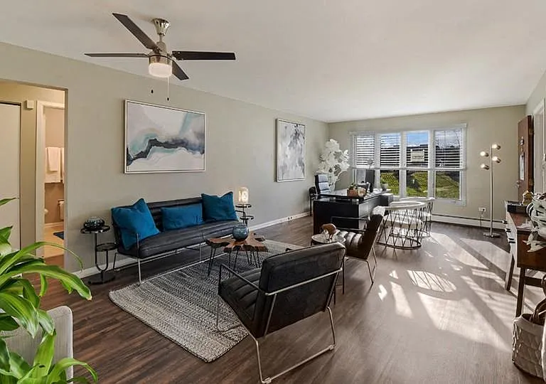 The Clarendon Apartment Homes — Photo 4