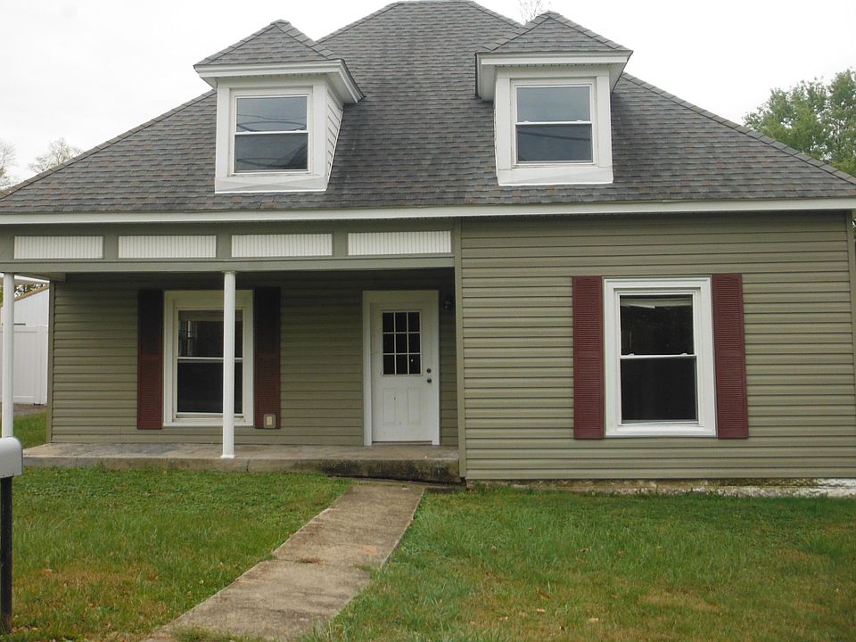 1st image of 395 Marcus St