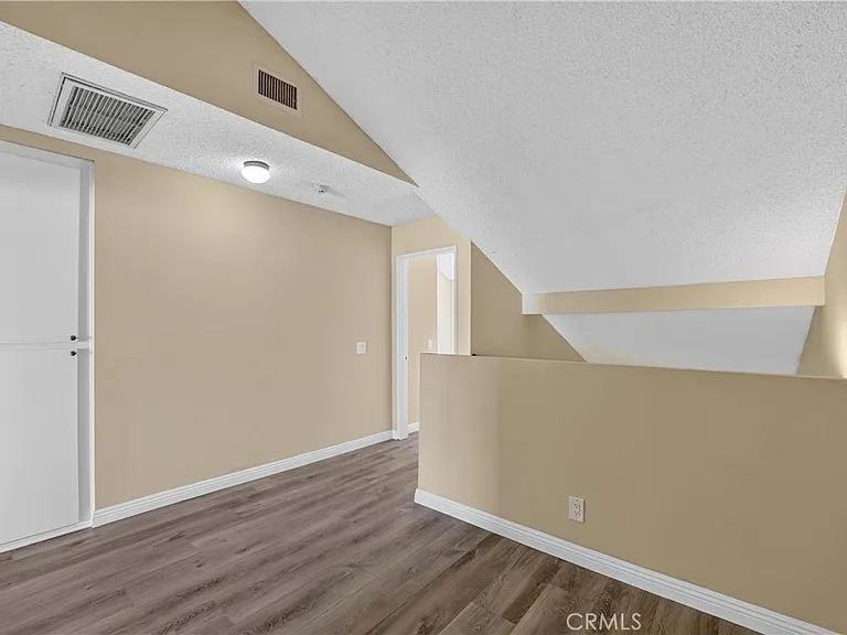 659 N Lark Ellen Ave — Photo 18