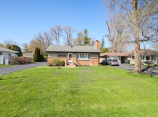 1920 Fairfield Rd, Lindenhurst, IL 60046