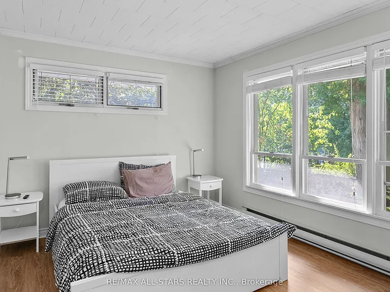 242 Francis St E — Photo 14
