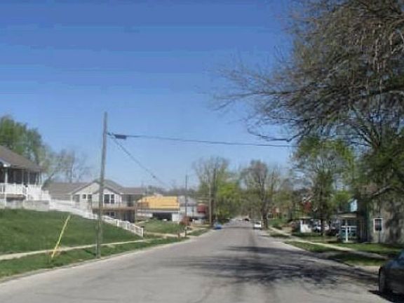 Exterior Neighborhood (street photo)