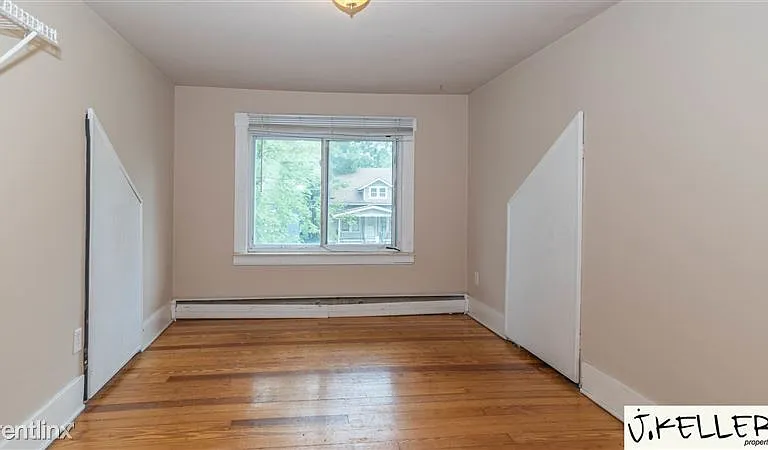 914 Woodlawn Ave — Photo 40