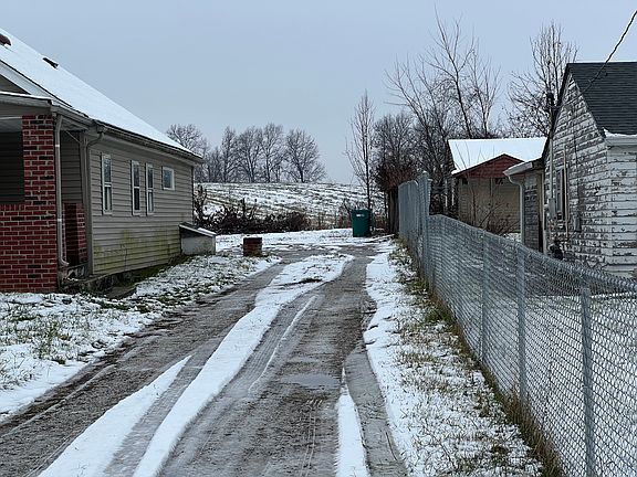 3rd image of 3058 Clover Dr
