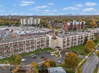 1050 Stainton Dr #308, Mississauga, ON L5C2T7