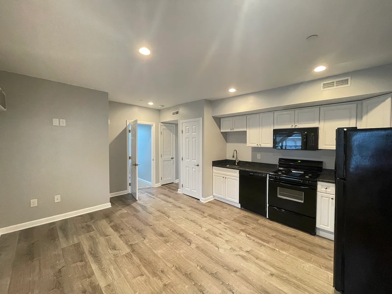 2 bed, 460 sqft, $1,750 — Photo 3