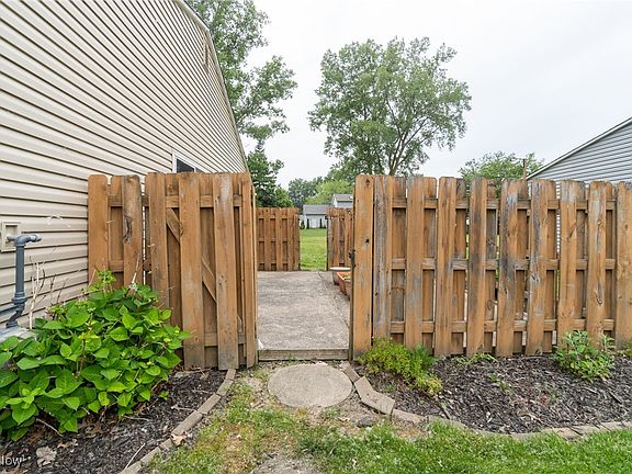 4th image of 6854 Colonial Dr APT D