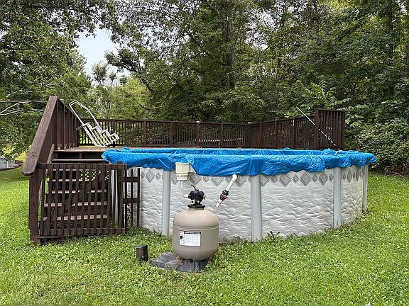 3rd image of 171 Tanglewood Dr