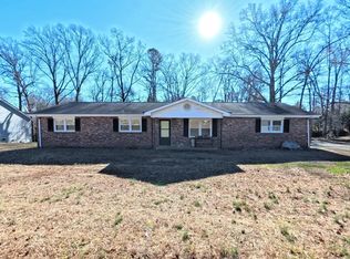 1202 Brookwood Dr, Boiling Springs, SC 29316
