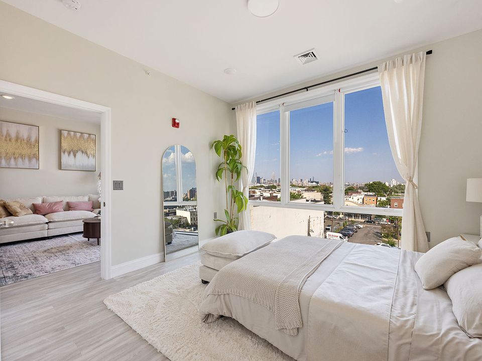 1st image of 10 Lincoln St #3C