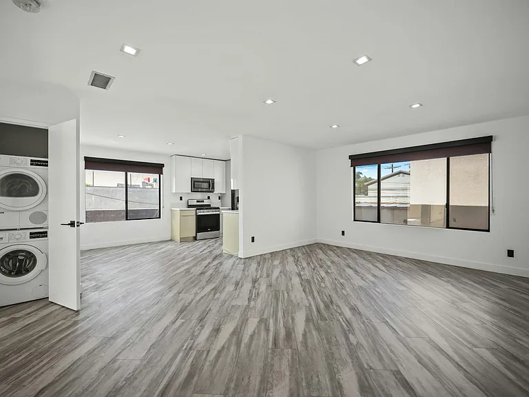 955 N Oxford Ave #5 — Photo 4