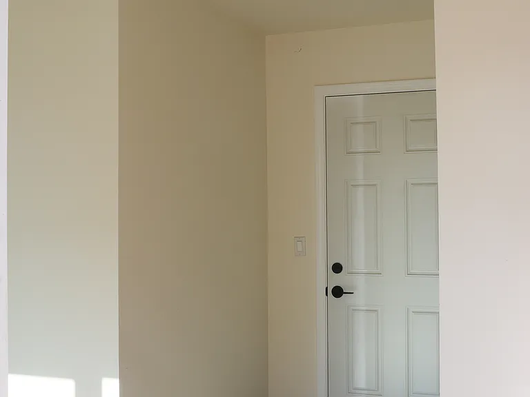 546 N Lark Ellen Ave #4 — Photo 6