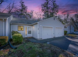 34 Knoll Ln UNIT 34, Simsbury, CT 06089