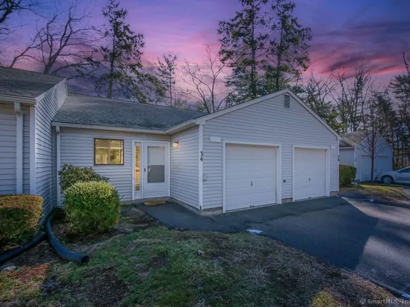34 Knoll Lane #34, Simsbury, CT 06089