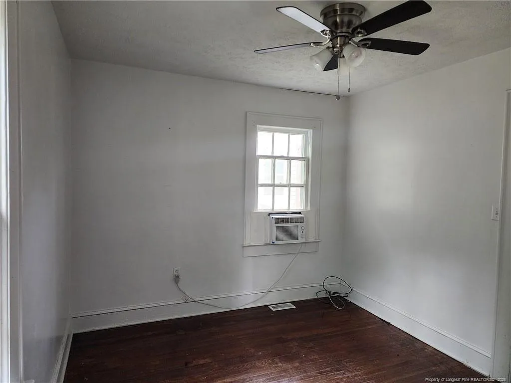 507 Edwards St — Photo 3