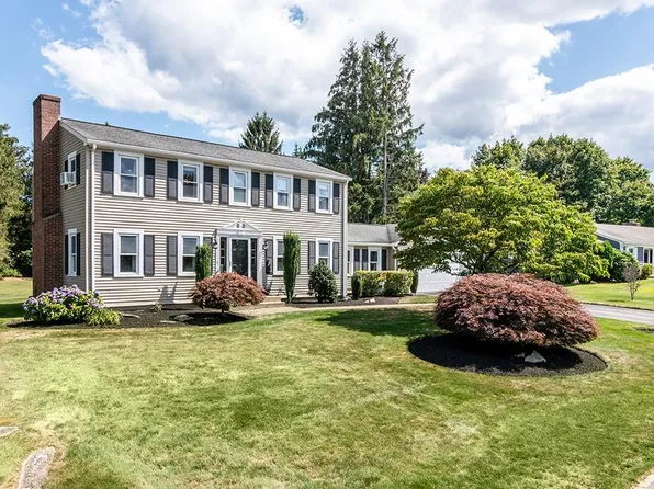 114 Tanglewood Dr, West Warwick, RI 02893