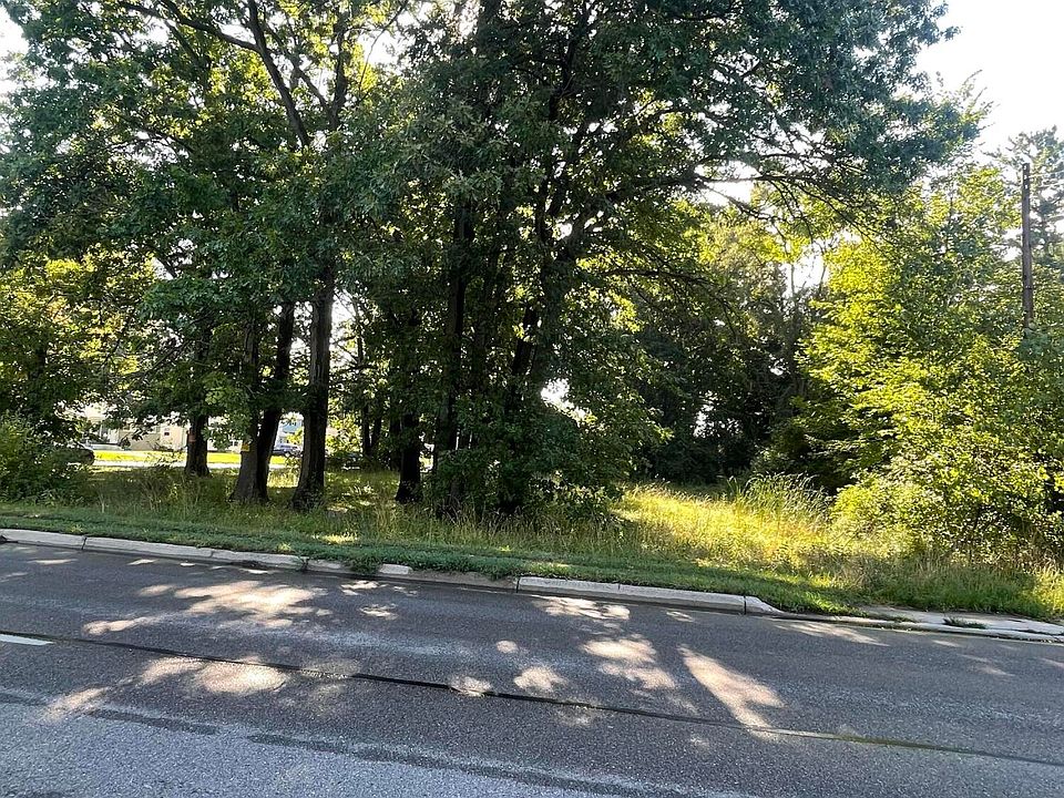 2nd image of 3301 N Center Rd