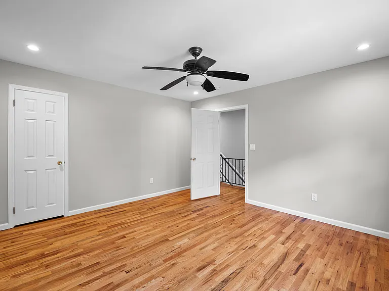 49 N Chatsworth Ave — Photo 29