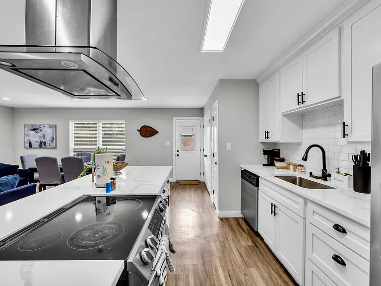 1005 Cambridge Dr — Photo 6