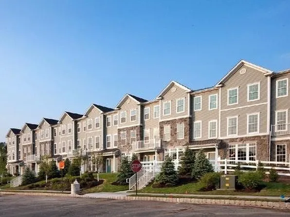 1423 Hudson Cir, Highland Park, NJ 08904