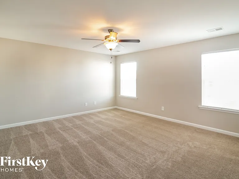 208 Longford Dr — Photo 8