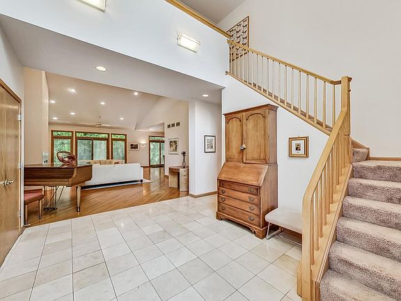 4th image of 840 Croftridge Ln