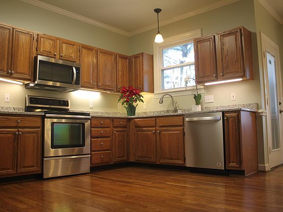 2nd image of 1212 Buckingham Cir