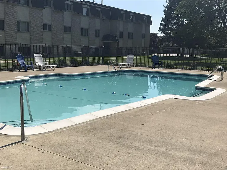 holiday pool 4